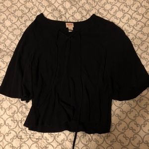Black flare armed, tie detail shirt.